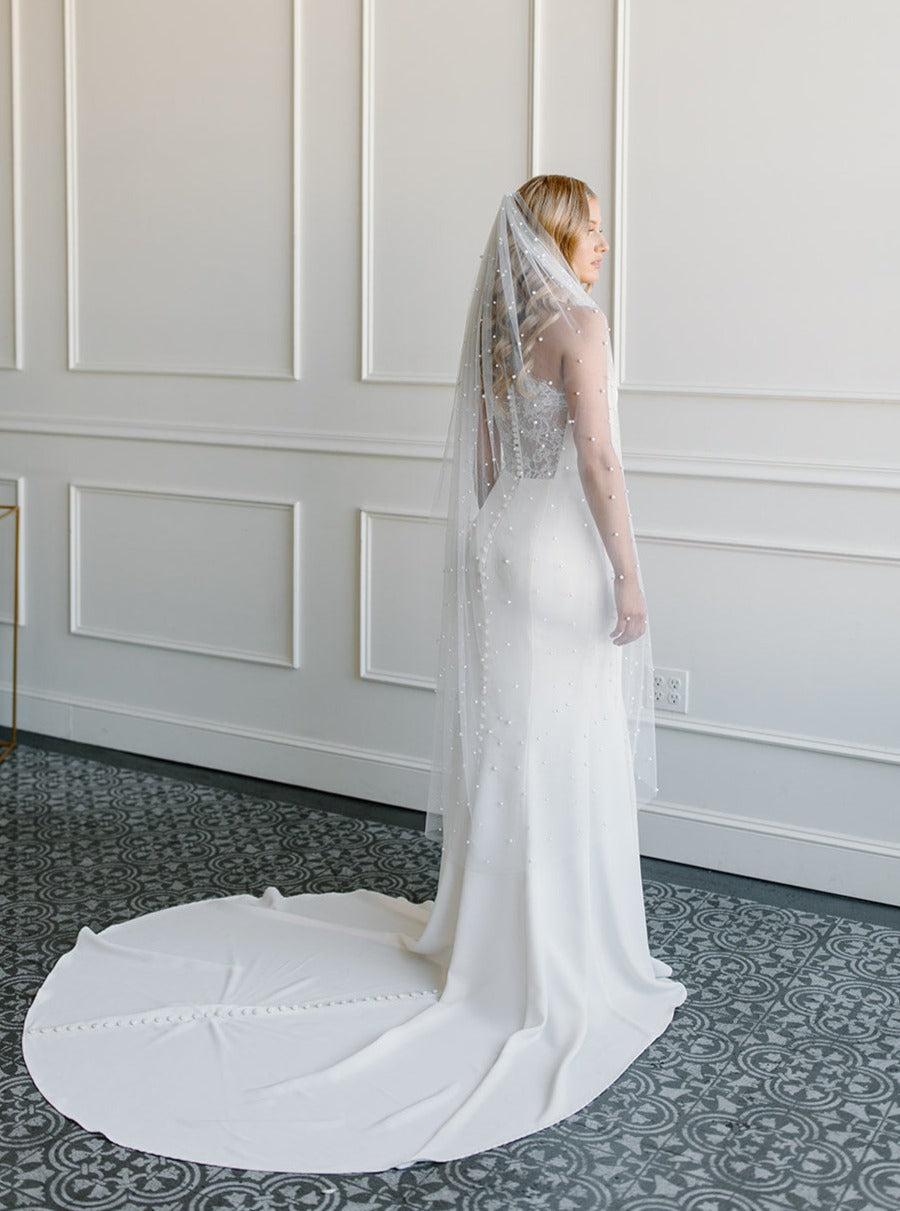 Dramatic Pearl Veil