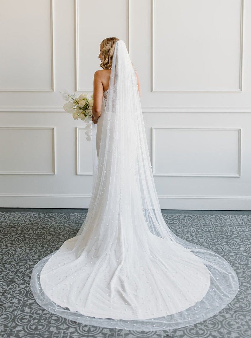 Dramatic Pearl Veil