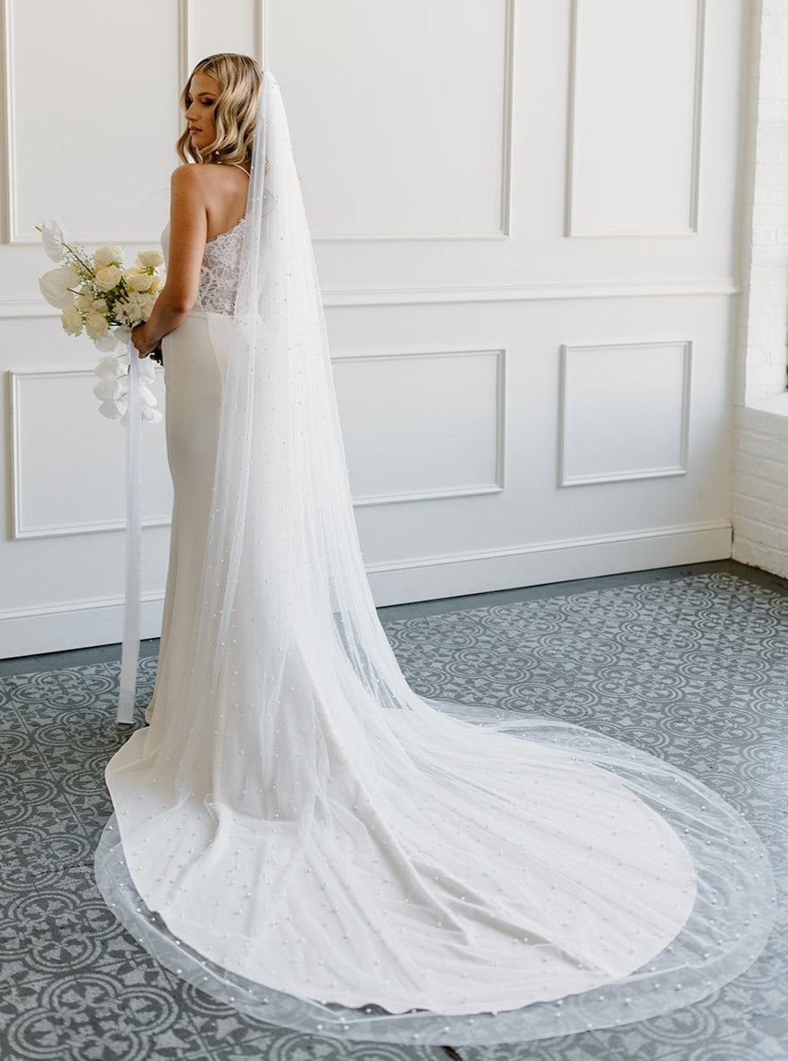 Dramatic Pearl Veil