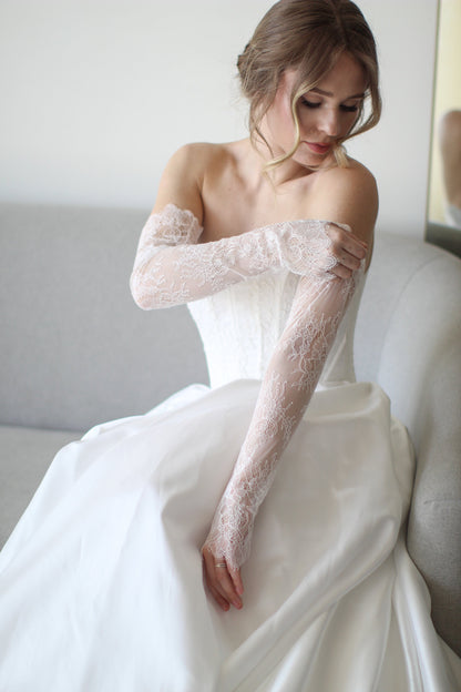 Delicate Vintage Lace Sleeves