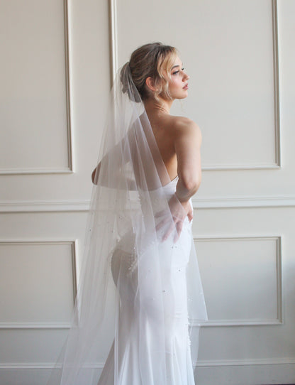 Pearl Edged Drop Veil