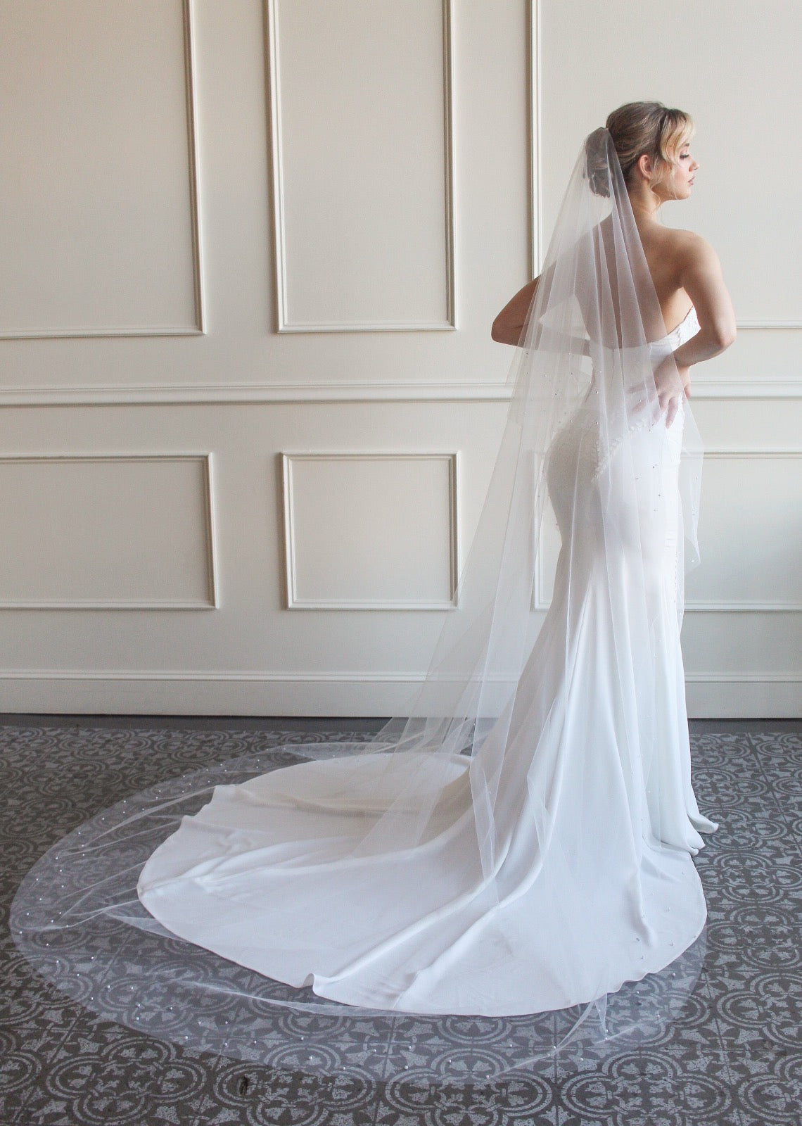 Pearl Edged Drop Veil