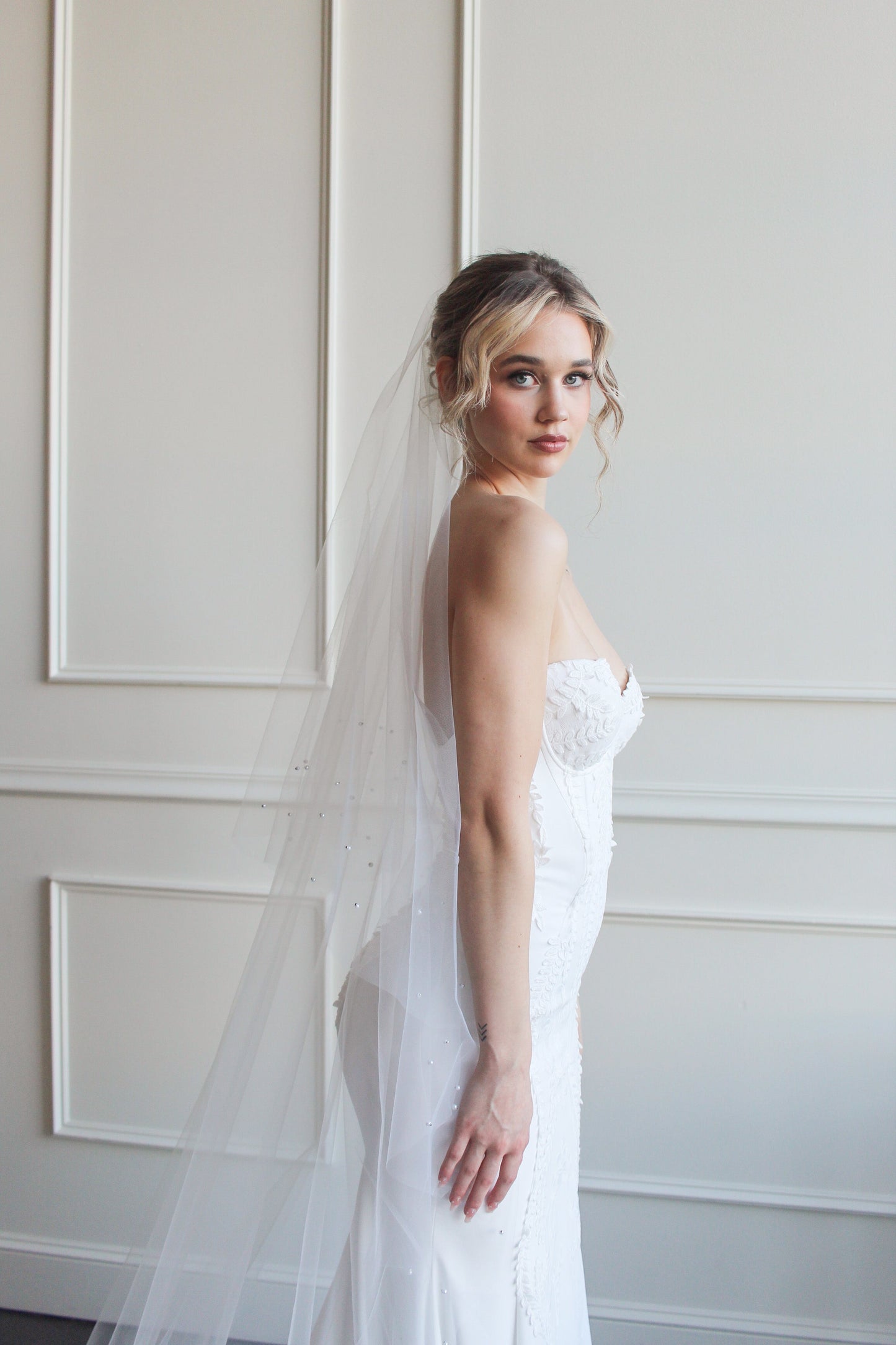 Pearl Edged Drop Veil