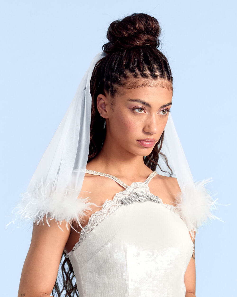 The Feather Veil - premium tulle w. feathered trim